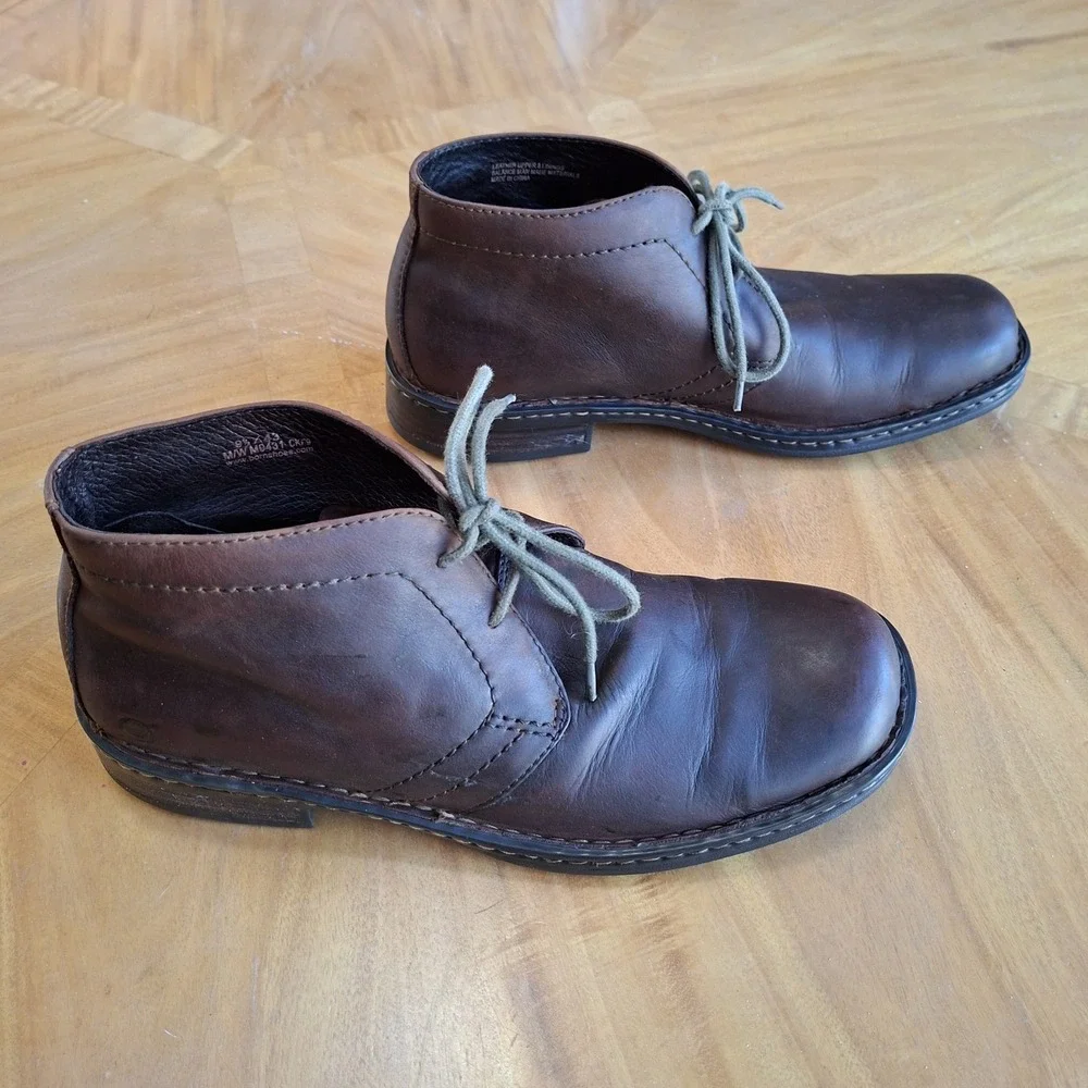 Born Men's Harrison Boot 9.5/43 Canyon Brown Leather Casual Chukka Lace up M9431